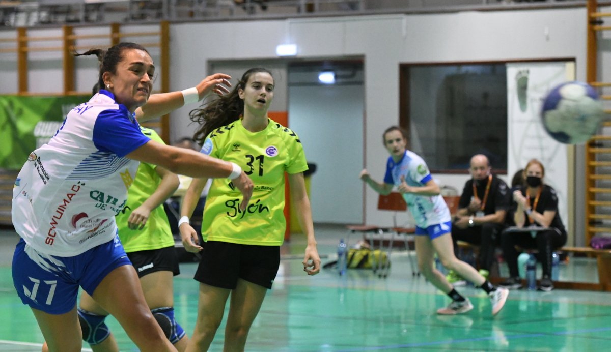 vggaribay's tweet photo. 📸ALBUM @vggaribay
🔗https://t.co/6k46V2fOoa

@cajaruralzamora Aula impone su ley en Gijón con apuros finales y estrena su casillero de puntos

🏆🤾‍♀️@RFEBalonmano @IberdrolaDHF J2
 🆚@BmAulaCultural 29-31 @CBLaCalzada https://t.co/RRKSYiaLfS