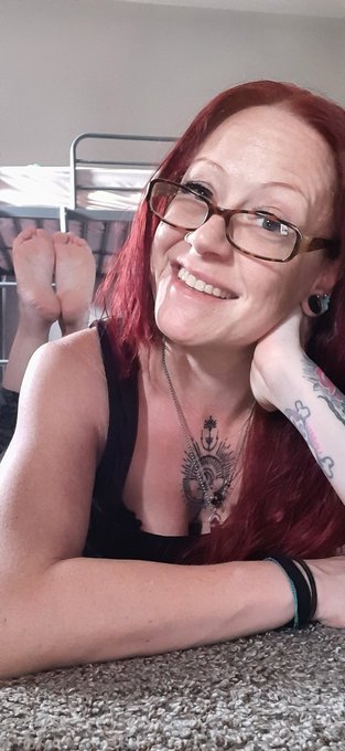 The Pose for all my Saturday strokers 🤪😘 #thepose #footfetish #solequeen # footprincess #spoilme #lashesnasses<a href="/tag/thepose"class="tags">#thepose</a><a href="/tag/footfetish"class="tags"><span>#footfetish</span></a><a href="/tag/ginger"class="tags"><span>#ginger</span></a><a href="/tag/dirty"class="tags"><span>#dirty</span></a><a href="/tag/saturdayvibes"class="tags"><span>#saturdayvibes</span></a><a href="/tag/kink"class="tags"><span>#kink</span></a>
