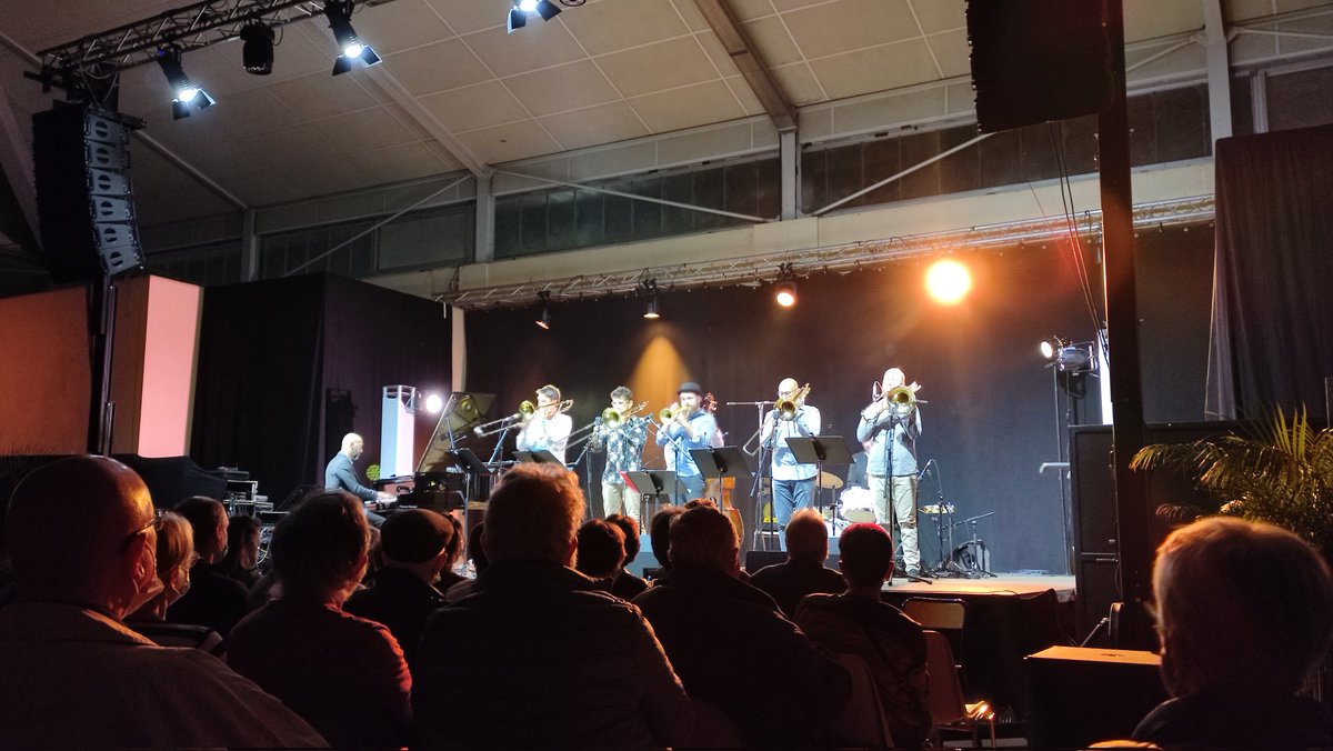 Vincent_Thenard's tweet photo. Ce soir #PastelEnScene @VilledeLavaur un concert de Jazz rafraîchissant, et un grand moment de rencontre musicale avec #swingbones https://t.co/KGuhTeDHb4
Nous avons besoin de revivre ensemble
#Passanitaire #VaccinezVous https://t.co/ssioetejQ9