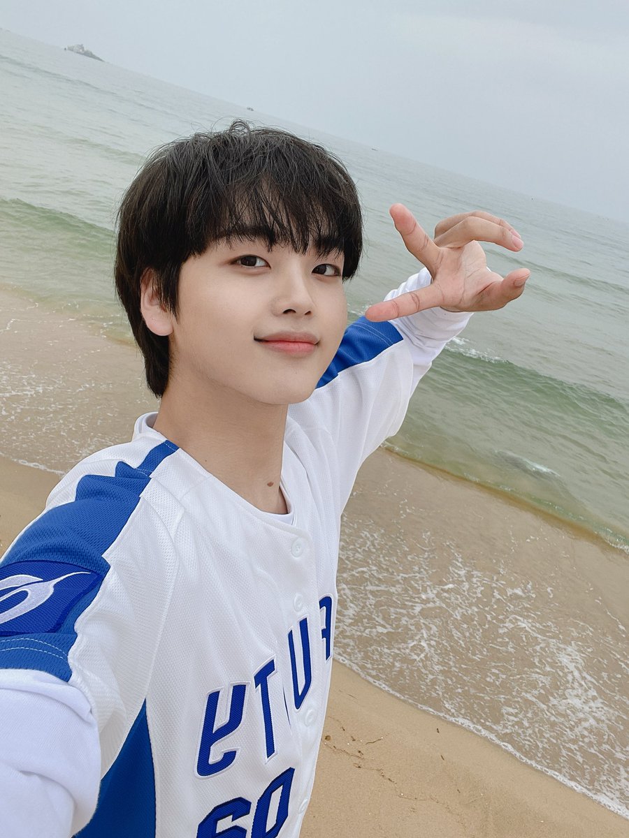 L00NAVITY's tweet photo. 🏖️ https://t.co/4pJrjepgyJ