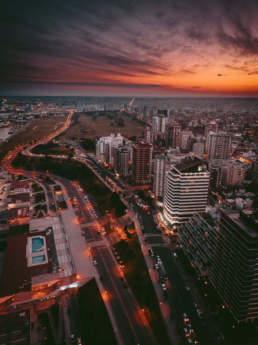 Juanchi_Ugalde's tweet photo. Muere la tarde en la ciudad y los colores toman protagonismo… ✨🚁

Mar del Plata, Buenos Aires. Argentina 📍🇦🇷 https://t.co/slSoLBtYBI