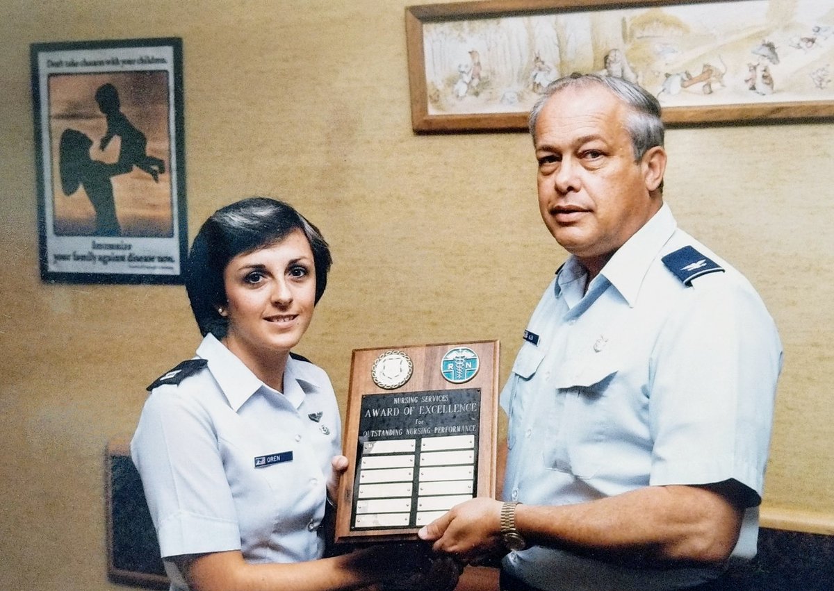 ellohhlo's tweet photo. @DeptofDefense @usairforce Very proud to have served 20+yrs in the #USAF and #USAFR also a proud blue star mom! https://t.co/s9Yh3kyKLD