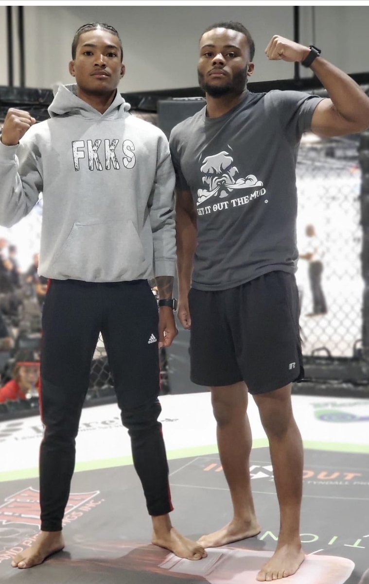 drtvandiver's tweet image. 🤣I’m so pastoral! When your lil  brother in life &amp;amp; ministry has an MMA fight you encourage him…CHOKE HIM OUT…in Jesus name!🤣