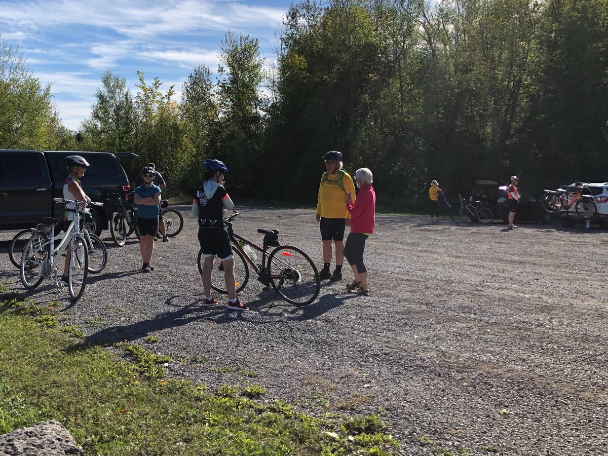MBTRec's tweet image. A beauty day had by all during our annual Tour de Poutine with 20 #cyclists participating. A modest 24k loop through the Township started at Red Pine Bay &amp;amp; ended at Betty’s Chips in Braeside where survivors slammed snacks of all-world Poutine!