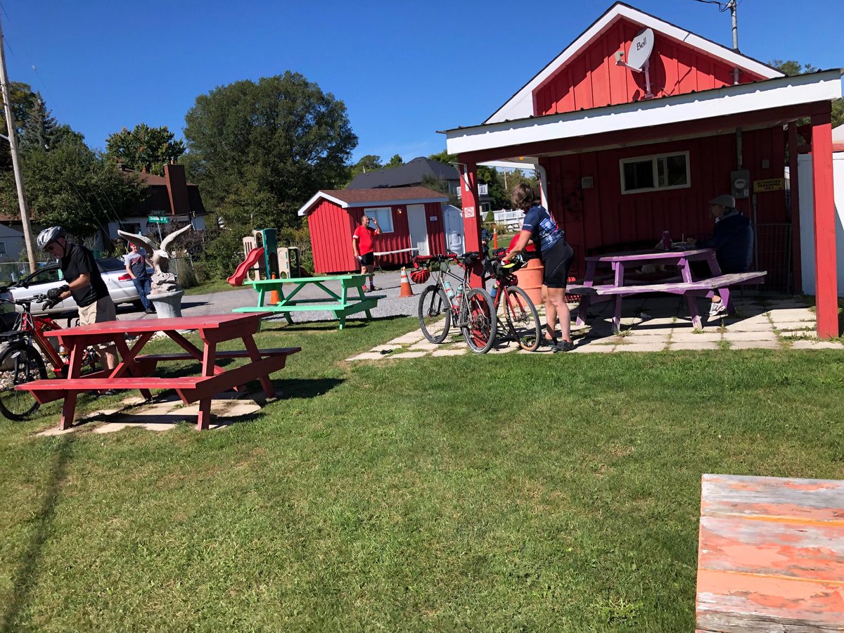 MBTRec's tweet image. A beauty day had by all during our annual Tour de Poutine with 20 #cyclists participating. A modest 24k loop through the Township started at Red Pine Bay &amp;amp; ended at Betty’s Chips in Braeside where survivors slammed snacks of all-world Poutine!