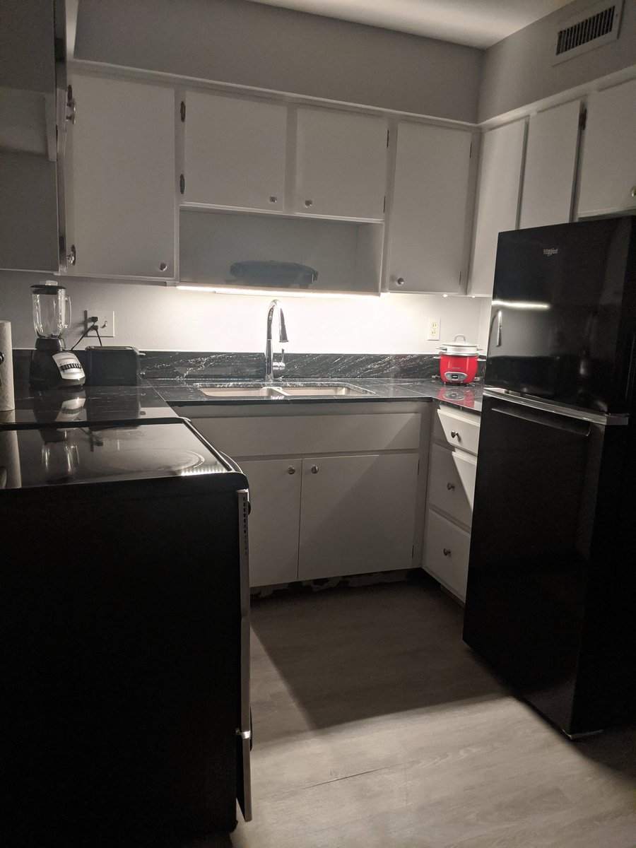 miascloset's tweet photo. #kitchenredo #undercounterlights https://t.co/A4RZDBevTi
