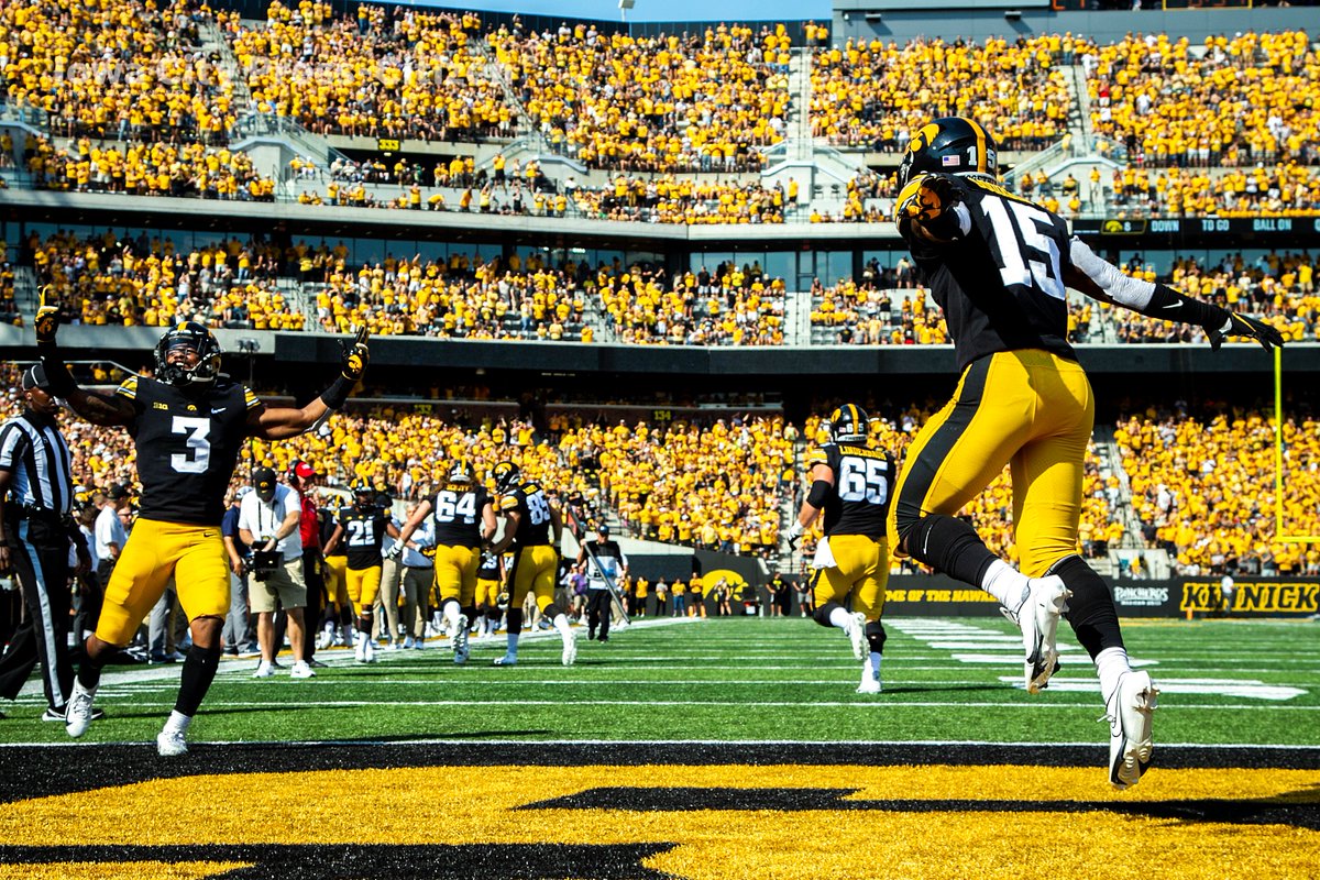 josephwcress's tweet photo. Iowa #Hawkeyes football beat Kent State, 30-7, Sept. 18, 2021, at Kinnick Stadium. @hawkcentral gallery with @bryonhoulgrave: https://t.co/7l9SAKlgDQ https://t.co/RwemECxPn0