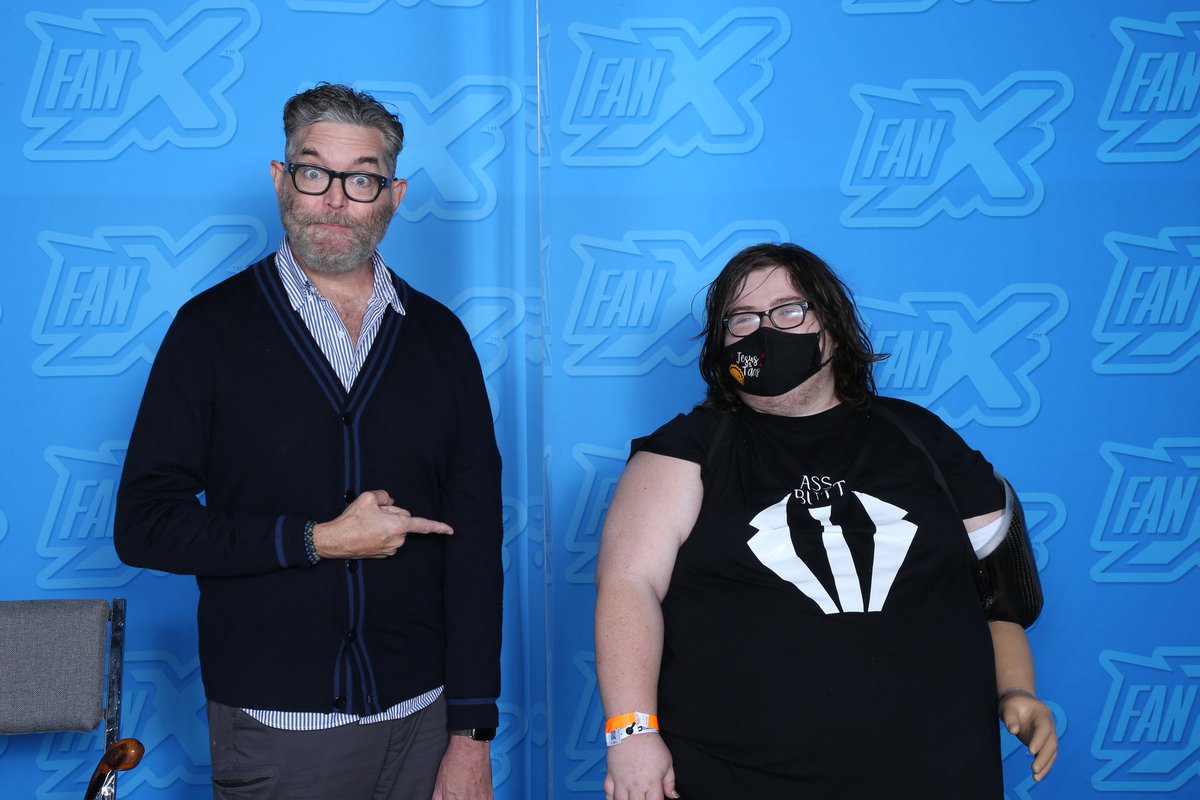 holleywholly's tweet photo. Thank you to @Omundson for the wonderful picture.  You're an inspiration to me and my mom. https://t.co/jNjKenTGlK
