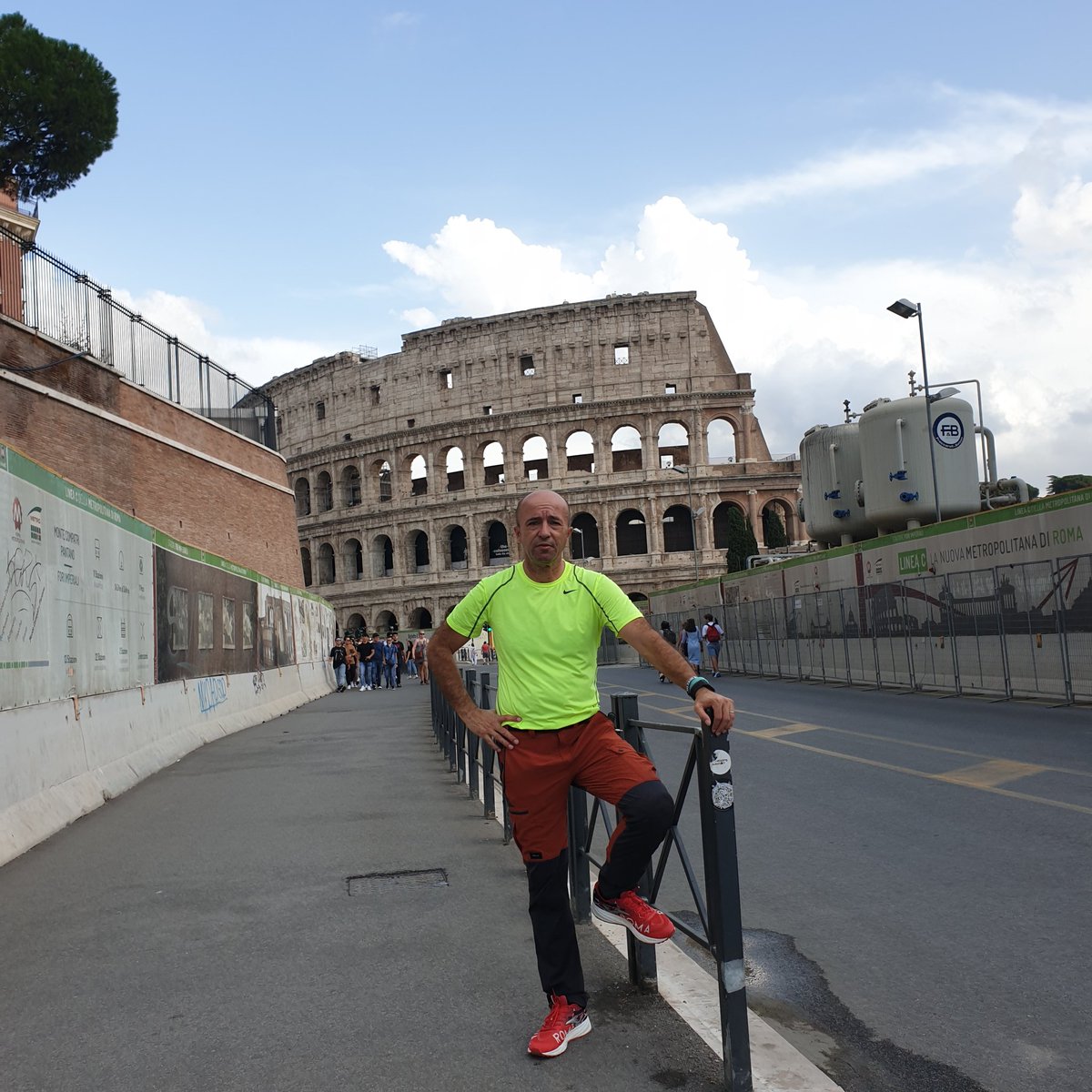 ViktorLazaric's tweet photo. Stupido turista a Roma.
#rrtm2021 #marathon #running #runners #runromethemarathon #marathonsoftheworld #marathoners #rome #runningmotivation
#acearunromethemarathon #runninginspiration #matathoner #runnersofinstagram #runnerscommunity #runningfamily #acearunromethemarathon https://t.co/3kXcAoQebl