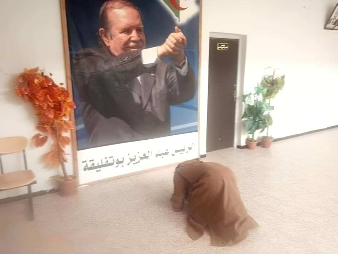 DetaineesHirak's tweet photo. لو سقطت على الجزائر 3قنابل نووية مثل قنبلة هيروشيما لما تدمرت كما دمّرها بوتفليقة إقتصاديا وثقافيا وسياسيا وعلميا ورياضيا وأخلاقيا https://t.co/1JBUYL99zb