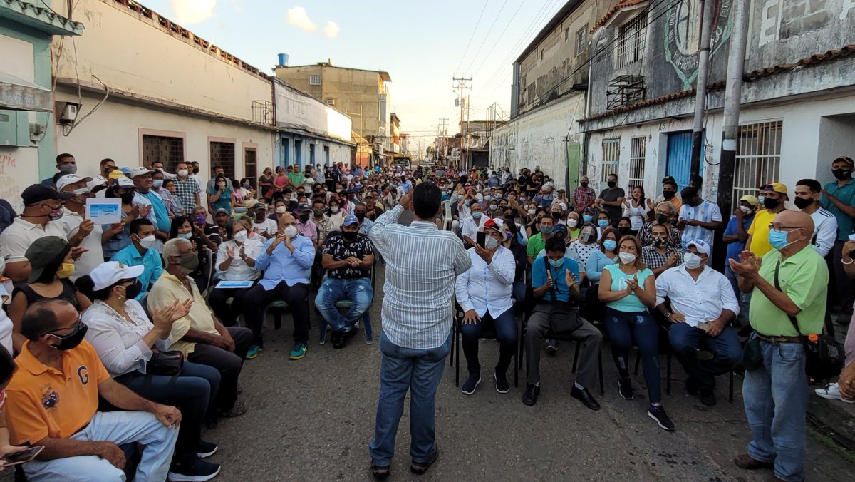 PieroMaroun's tweet photo. Ahora junto a Antonio Astudillo desde mi natal #PuntaDeMata, quedaron juramentados los comandos sectoriales y parroquiales de Ezequiel Zamora. ¡Listos para trabajar y con la tarjeta de la manito MUD UNIDAD lograr el triunfo el 21N! #UnidosTúYYoPorMonagas #RecorriendoMonagas https://t.co/hp6520H5x3