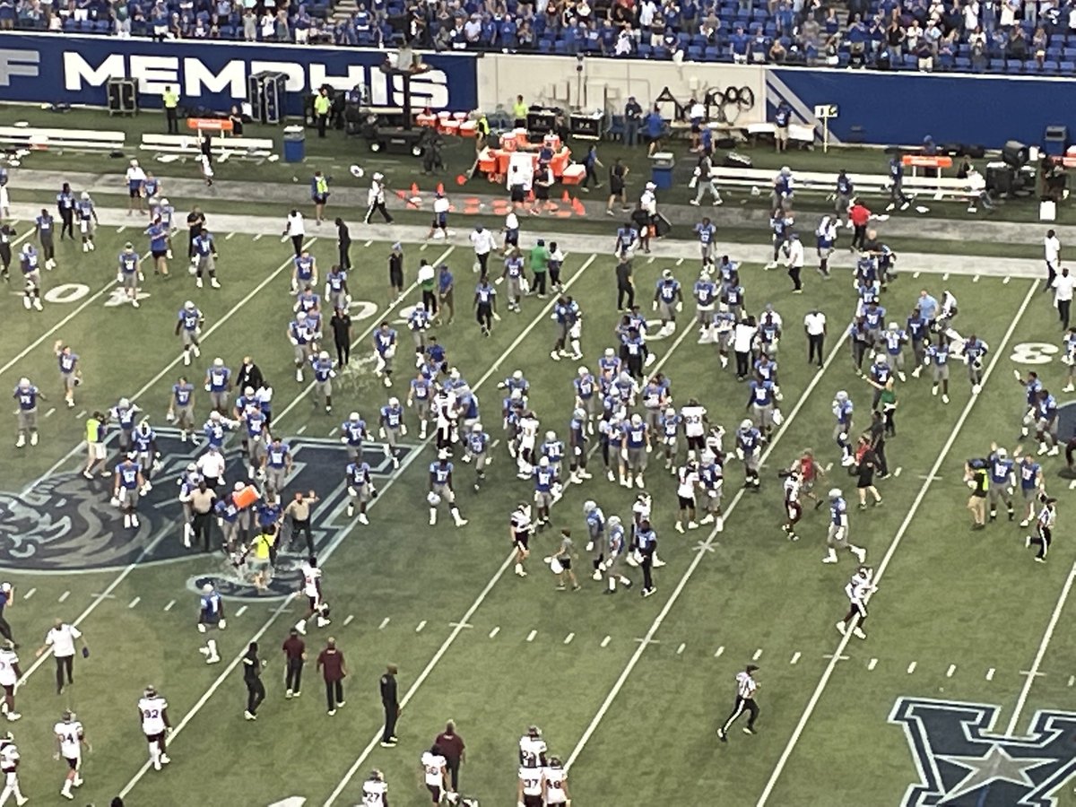 UofMPastPres's tweet image. And that’s a W!