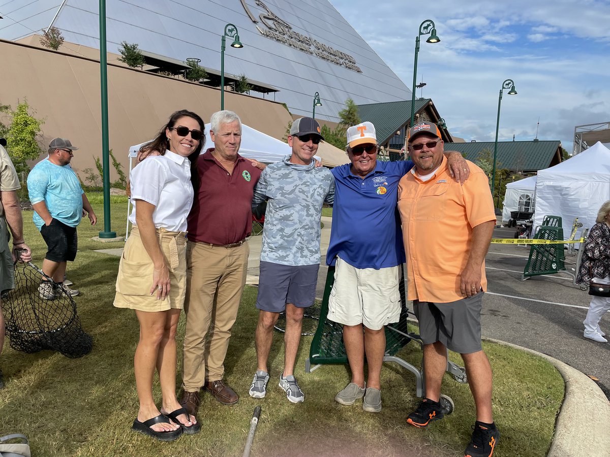 It was a great day on the mighty Mississippi for the River Monsters Tournament in Memphis TN. Pictured with me are Commissioner Angie Box, her husband Brad, the one and only <a href="/Bill_Dance1/">Bill Dance</a>, and tournament founder and director George Young.
#tnwildlife <a href="/BassProPyramid/">Bass Pro Pyramid</a>