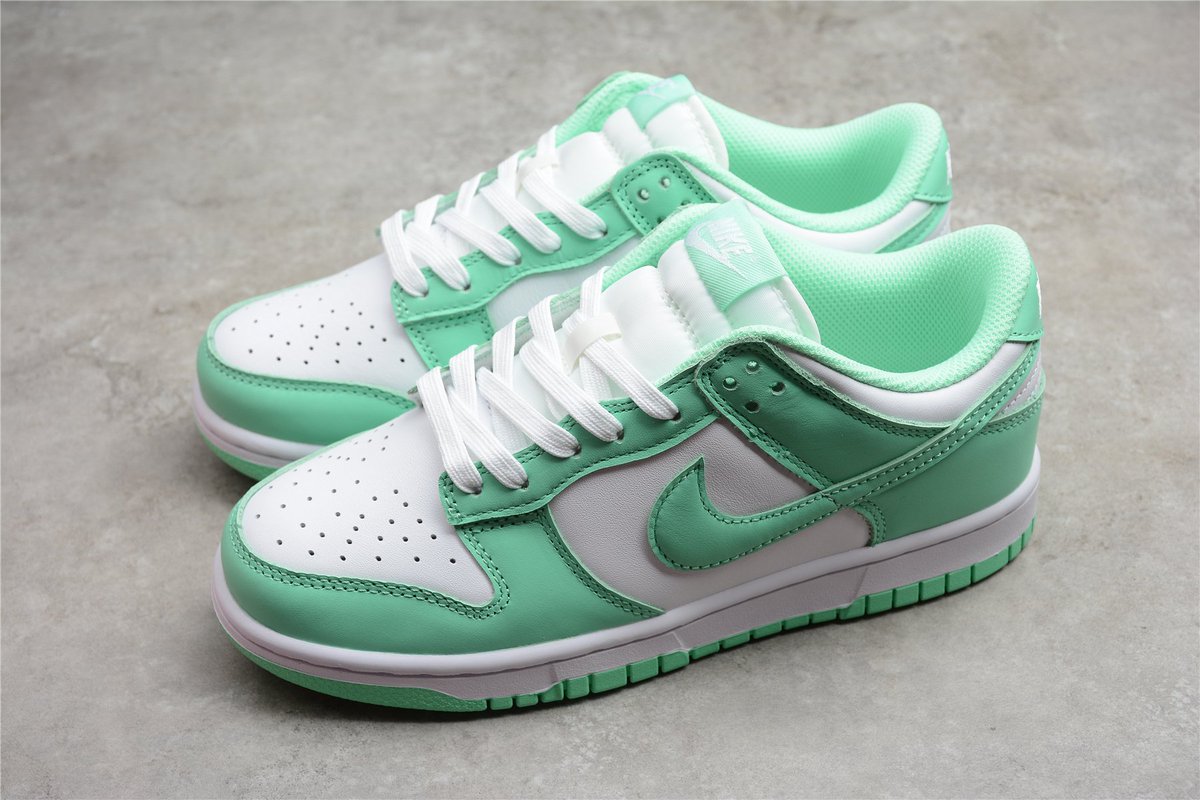 OutletFirst's tweet image. Nike Dunk Low Green Glow🔥

💰 Valor:
• R$ 699,90

👟 Tamanho:
• 34 ao 45

ADQUIRA O SEU PELO NOSSO WHATSAPP, LINK NA BIO 🔥

#nike #adidas #futebol #tenis #camisa #camisadetime #ucl #champions #novidades #goiânia