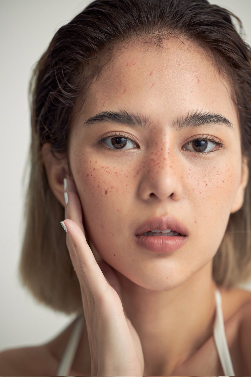bitoeymua's tweet photo. Cleanliness 🌿 makeup by @bitoeymua
#photoshoot #model #beautyshot #naturalmakeup #portraits #skinmakeup #frackle #skin #pure #bitoeymakeup #makeup #skinmakeup #naturallook #natural #clean #งานผิว #กระ #makeuplook #diorskinglow #skinglow #portraits #potraitphotography #potrait https://t.co/fUhfAbQSjq