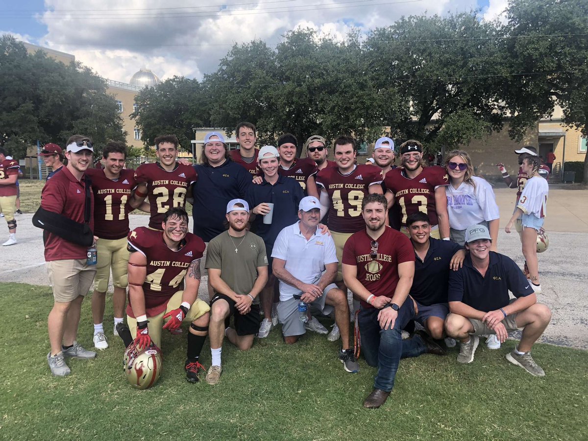 the_sigs's tweet photo. Roos win the home opener against Sul Ross 16-7! Sigs reppin both on and off the field 😎 #LTFF #solefraternity https://t.co/jZVQEZpofW