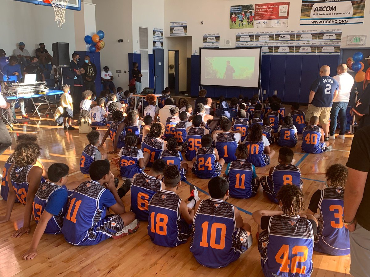 HLWDARE2DREAM's tweet photo. This month we partnered our foundation with the NY Knicks. Super excited for the opportunity. DARE2DREAM #JrKnicks https://t.co/y7vaLhRiSZ