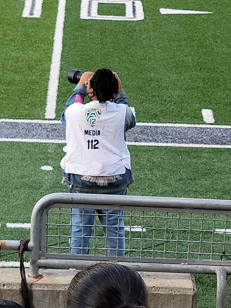 Digging this chick vibe on the sidelines #yougogirl