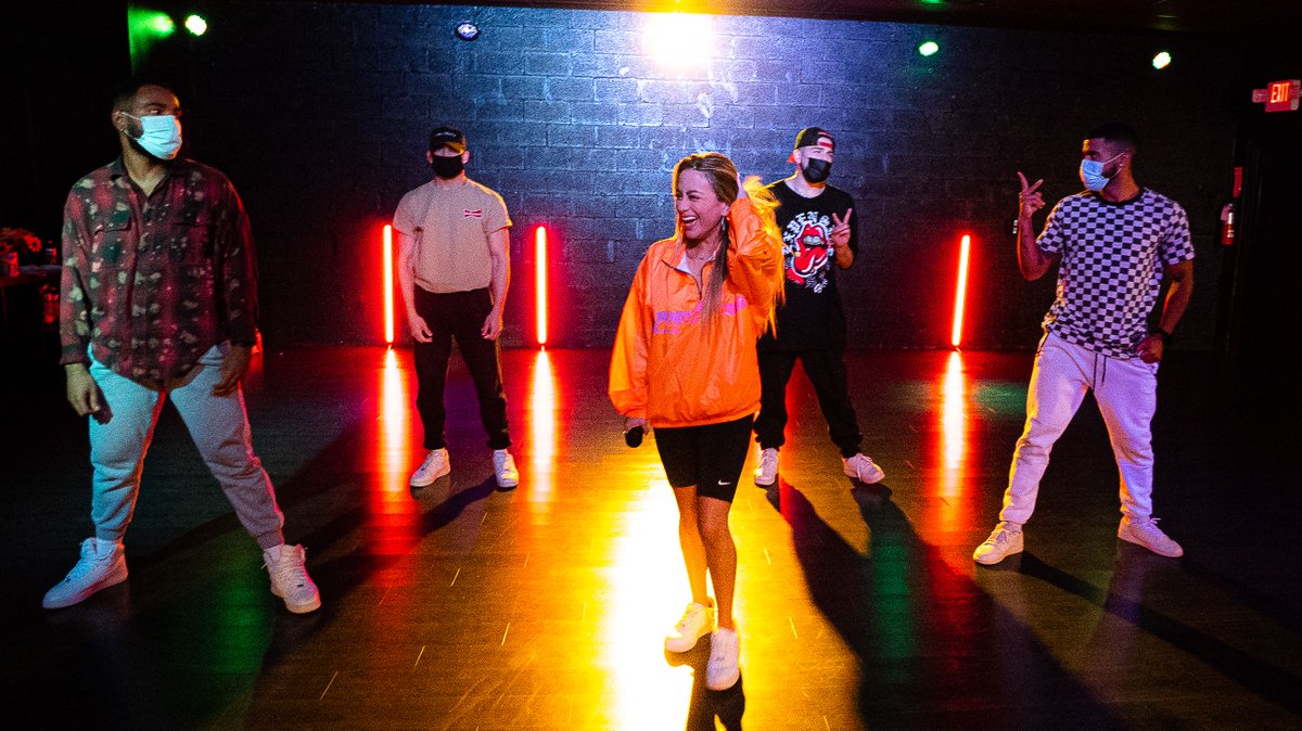 AllyBrooke's tweet photo. Estamos a tres días de mi presentación con mi disquera 🙏🏽 ¡¡¡ Estoy pasando por el mejor momento de mi vida y no puedo esperar a compartirlo con ustedes!!!! Sigo poniendo todo mi corazón en esto y trabajando duro para todos ustedes ❤️ # AB1 https://t.co/edSGZa6a5f
