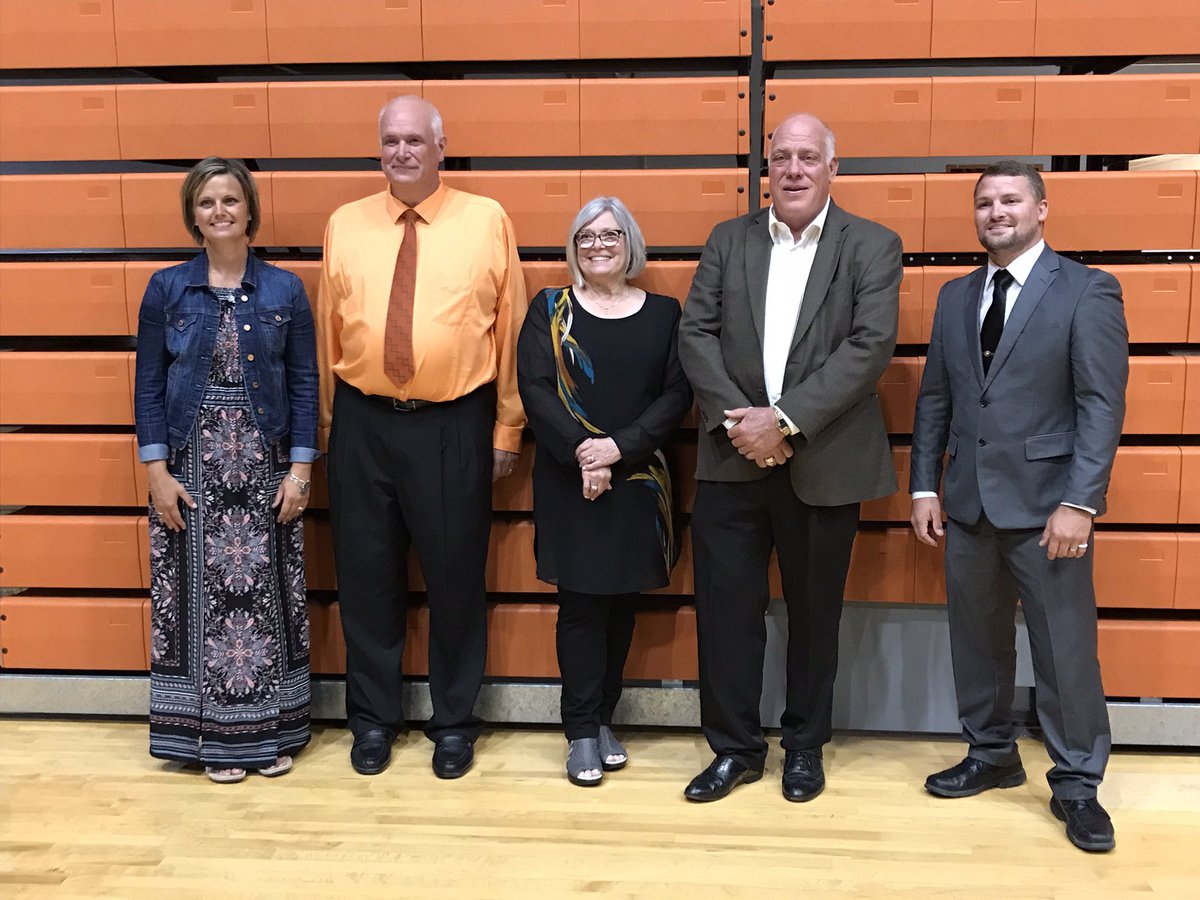 DHalbkat's tweet image. 2021 Huron HS Athletic Hall of Fame - Stacy Rotert, Jeff Duffy, Linda Thelen representing the late Dan Thelen, Duane Haugen, Dustin Walraven