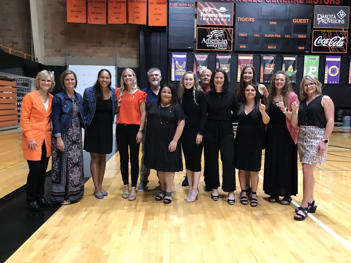 DHalbkat's tweet image. 2021 Huron HS Athletic Hall of Fame, 1998 Volleyball Team - 1998 AA State Champions