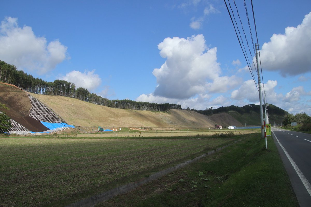 Isige Akira Xia V Twitter 厚幌ダムに向かう道路 2018年の胆振地震 で大災害の土砂崩れがあって2019年にも再舗装完了していなくて自分の車では入れなかったんだけど 今年はようやくダムまでは開通して法面補強もやってる 復興努力に敬礼