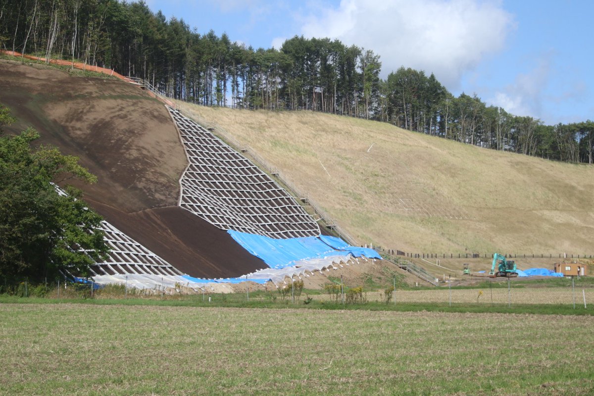 Isige Akira Xia V Twitter 厚幌ダムに向かう道路 2018年の胆振地震 で大災害の土砂崩れがあって2019年にも再舗装完了していなくて自分の車では入れなかったんだけど 今年はようやくダムまでは開通して法面補強もやってる 復興努力に敬礼