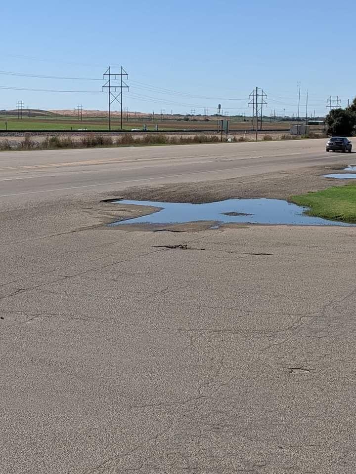gibgabe's tweet image. Even the potholes in Texas have state pride 🤠