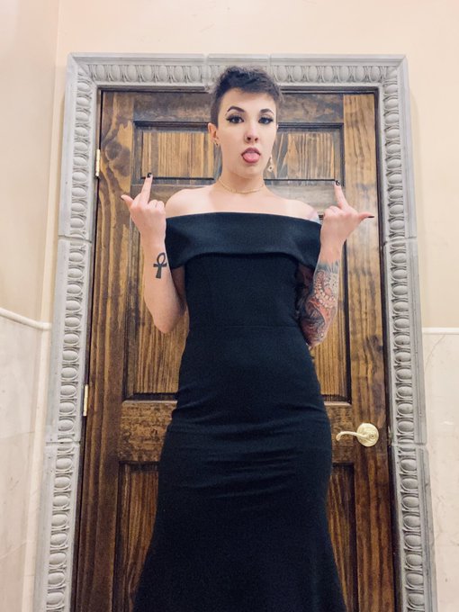 crashing weddings and taking names https://t.co/0ycGn7RjBx<a href="/tag/twitchcon2022"class="tags"><span>#twitchcon2022</span></a>