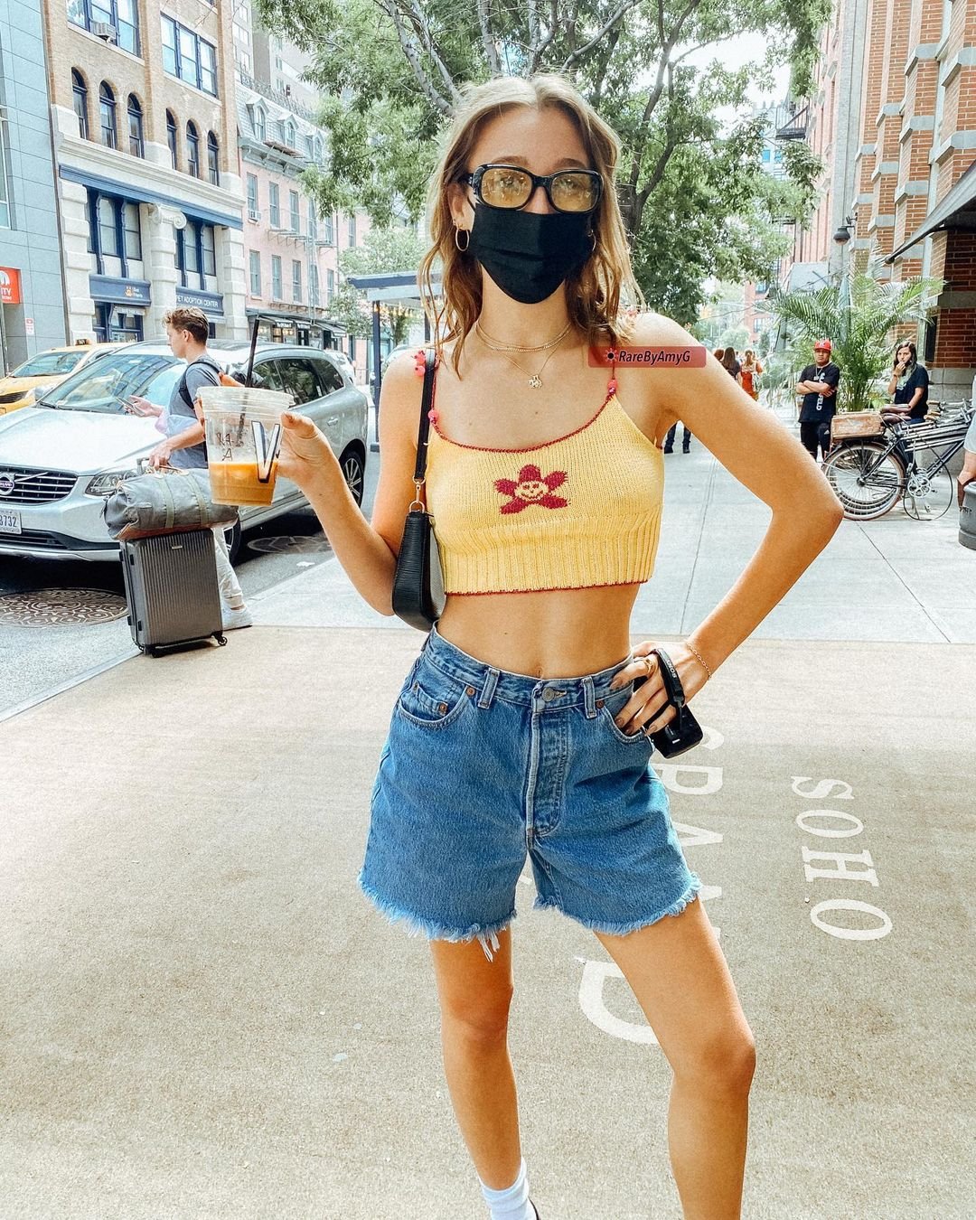 Emma Chamberlain News Updates on X: Emma Chamberlain fans: Her Febuary 2020  American English Cosmopolitan cover was not the end. These are recent  international paper editions on sale in stores in Italy