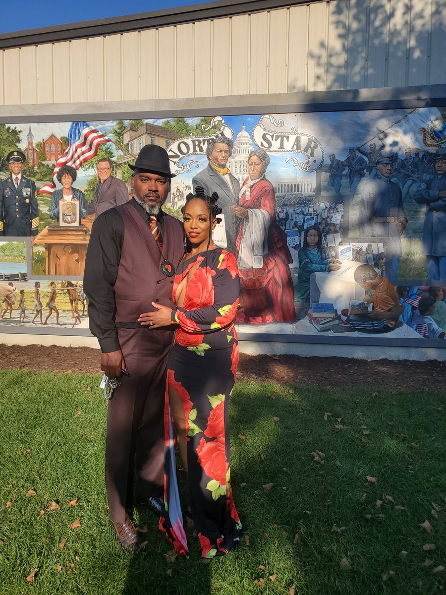 #FrederickandAnnaChallenge #HillCommunity #OldestAfricanAmericanCommunitystillinexistence Come take a picture in the same pose as Frederick and Anna Douglass and post to your social media accounts with hashtag FrederickandAnnaLove! @KennethMorrisjr https://t.co/294aEE1y6s