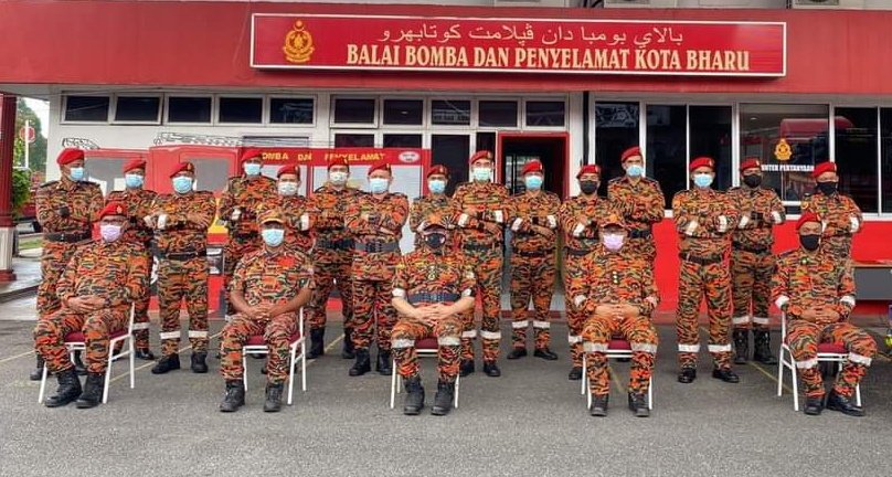 KP_bombaJBPM's tweet photo. 18.9.2021 : Berbesar hati mengadakan lawatan mesra ke BBP Kota Bharu. Turut mengiringi YS PKPjB Ts. Nazili bin Mahmood Pengarah Bahagian Udara dan YS PPjB Zainal@Jainal bin Madasin Pengarah Jabatan Bomba dan Penyelamat Negeri Kelantan. https://t.co/sC9Jyy6KBM