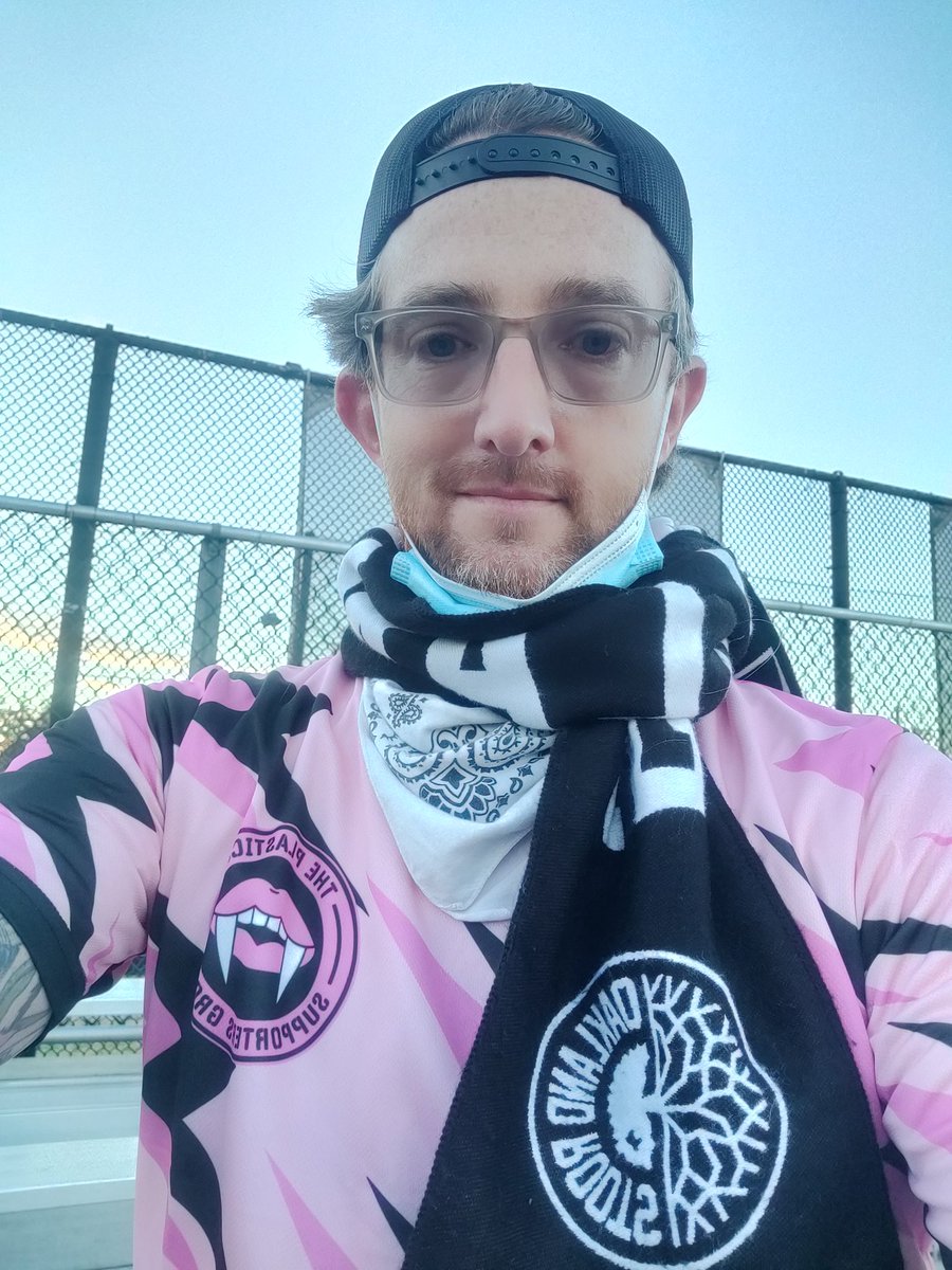 #FittedFridays on Saturday. Go Roots. #ForThePueblo #KnowYourRoots 
@futcvlt @ThePlastics_SG