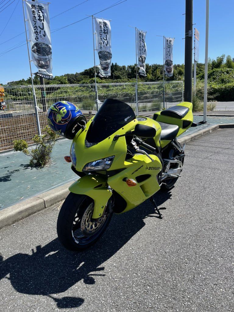 今日いい天気❤️

いいね、フォローよろしく😃✌️

#バイク乗りと繋がりたい 
#バイクが好きだ 
#バイク乗りとして軽く自己紹介 
#バイク女子 
#バイク男子
#バイク女子と繋がりたい 
#バイク男子と繋がりたい
#ツーリング仲間募集中
#写真好きな人と繋がりたい
#CBR1000RR 
#honda