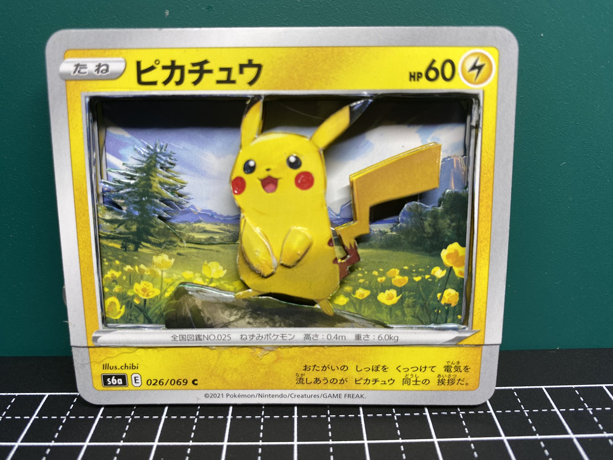 ジャンボ ものづくり シャドーボックス23作品目 全国図鑑no 25 ピカチュウ ねずみポケモン 高さ 0 4m 重さ 6 0kg 使用枚数 5枚 製作時間 1時間 ポケモン シャドーボックス ピカチュウ ジョウト地方 ポケモン大好き ペーパークラフト