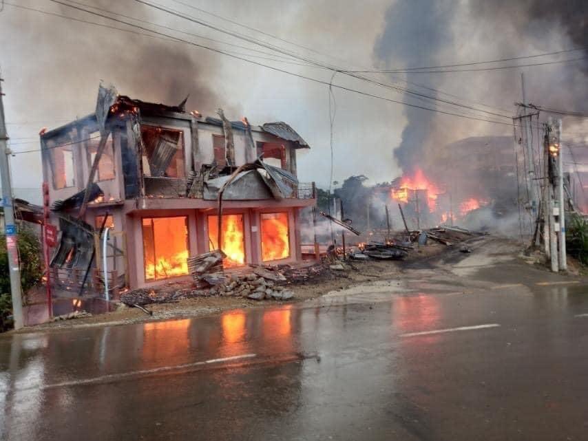 its_rbcn's tweet photo. In Thantlang Town,Chin State,over 19 houses have been burned down due to the regime military shelling heavy artillery in the residential area yesterday. 
A Christian youth pastor was shot dead by the military while helping to stop the fire in town.  

#WhatsHappeningInMyanmar https://t.co/YRGABJz0mu