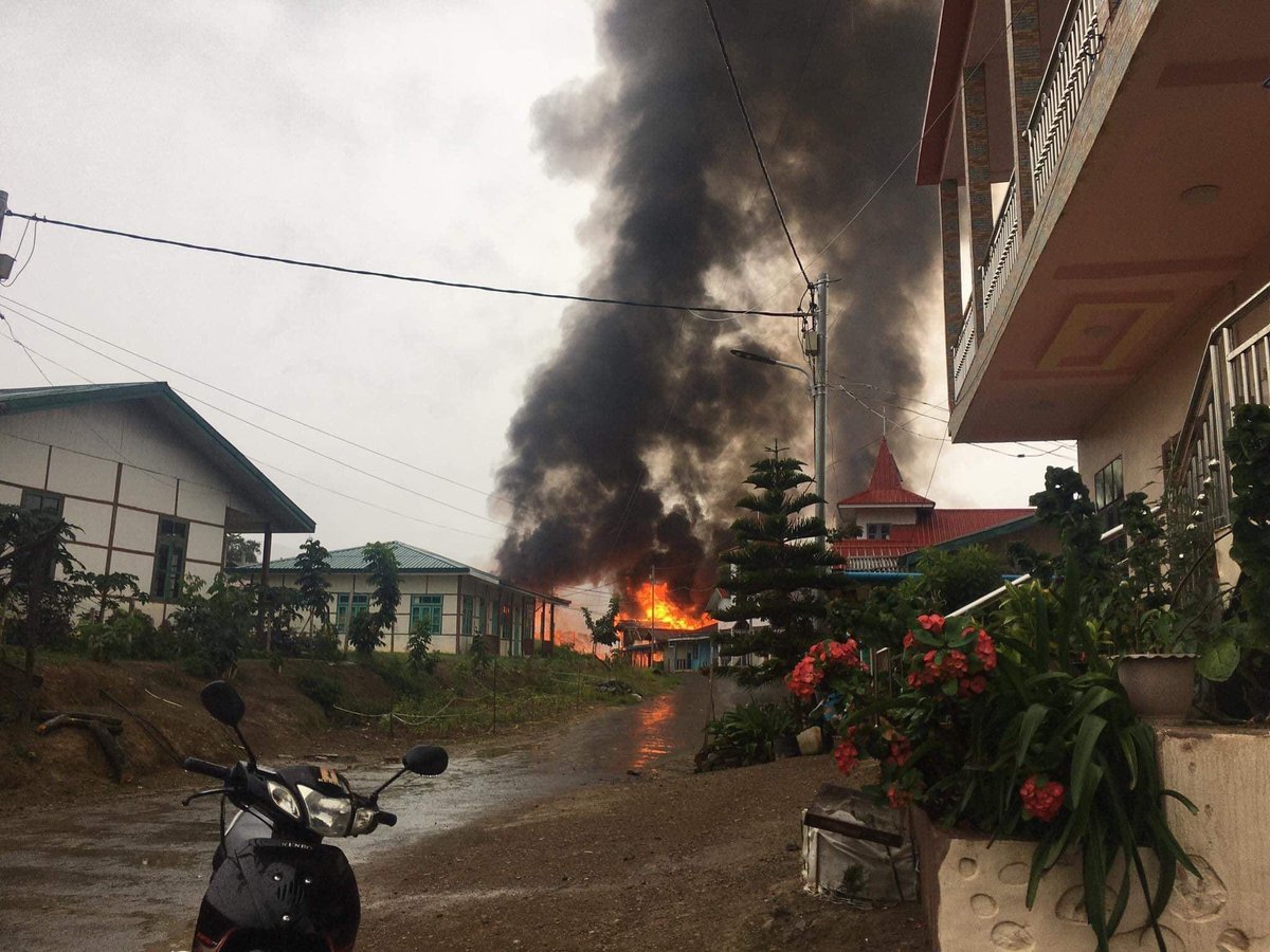 its_rbcn's tweet photo. In Thantlang Town,Chin State,over 19 houses have been burned down due to the regime military shelling heavy artillery in the residential area yesterday. 
A Christian youth pastor was shot dead by the military while helping to stop the fire in town.  

#WhatsHappeningInMyanmar https://t.co/YRGABJz0mu