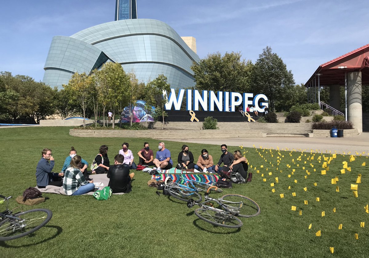 BEAP picnickers spotted @TheForks 👀🧺