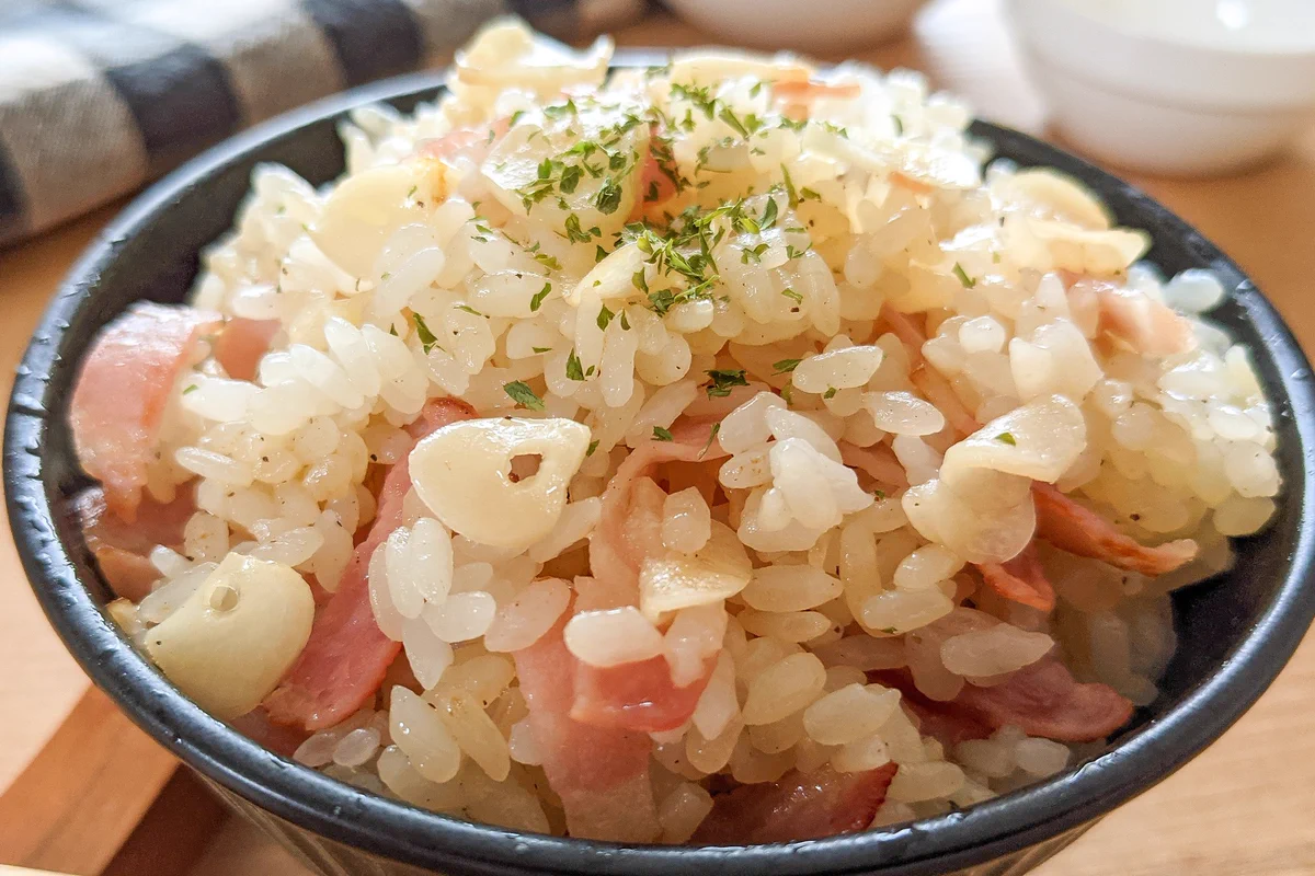 今日のご飯はごはんだけ！「究極のガーリック飯」が美味しそう。