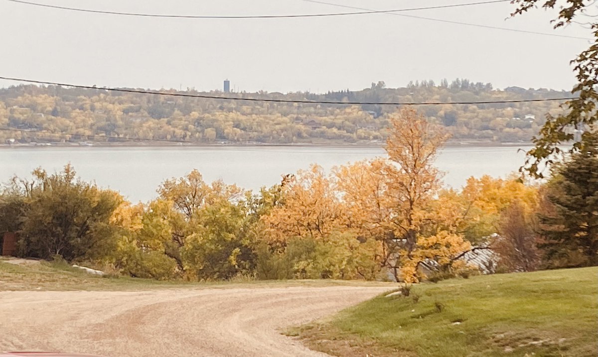 Loving the fall colours at the lake. 🍂🍁