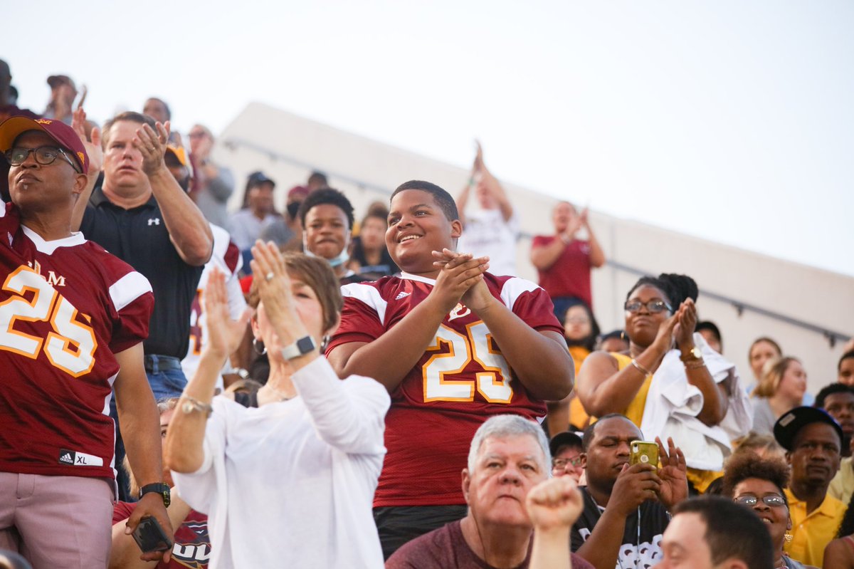 Warhawks WIN!! 

#ULM #ULMWarhawks