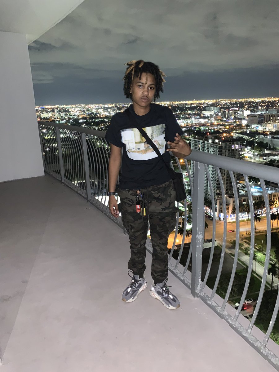 DrankGod4400's tweet image. In Miami Wit my Heat out 🔥 #GangUniversity  #LLMatt #LlMoon 〽️