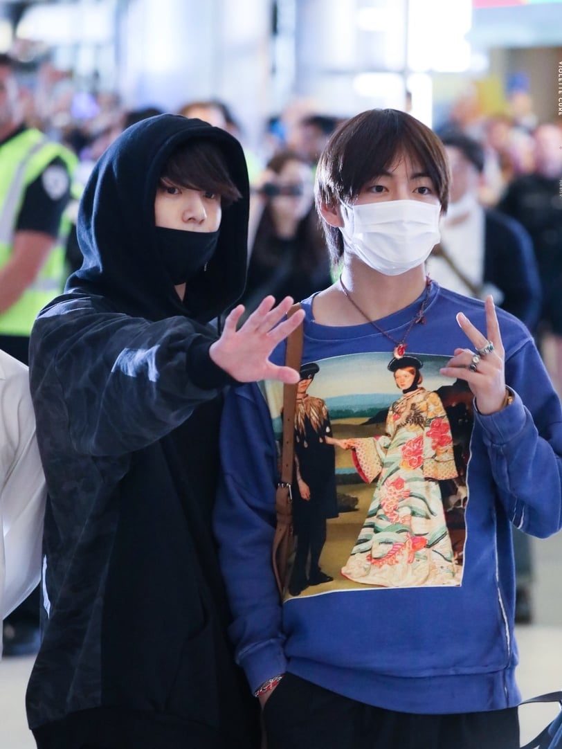 Azzzjkk's tweet photo. Taekook airport fashion
#taekook https://t.co/qDqE61vayX