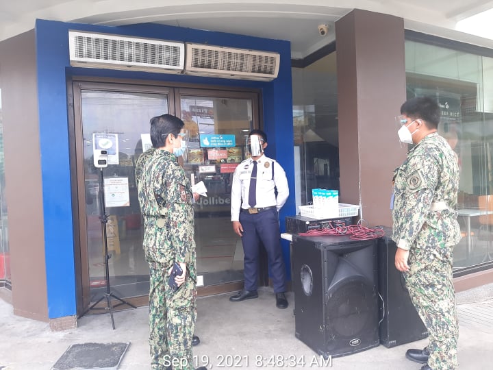 OOA 8:48AM of Sept 19, 2021, prsnnel of Balayan MPS led by PSMS Emmylou Ermita, cndctd inspection/visitation at Jollibee Balayan located Brgy. Dist 4, Balayan, Bats to check whether the IATF guidelines are strictly implemented, wearing of facemask, face shield, social distancing. https://t.co/7T5Eqq4G56