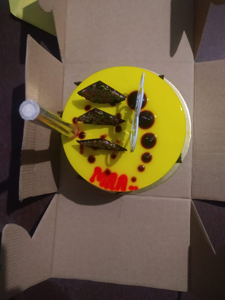 jecnishant's tweet photo. @Winnicakes I have ordered a black forest cake with a message but U people deliver a different cake with different message and card. What kind of service is this? I need my refund. https://t.co/yE3KdSVj1j