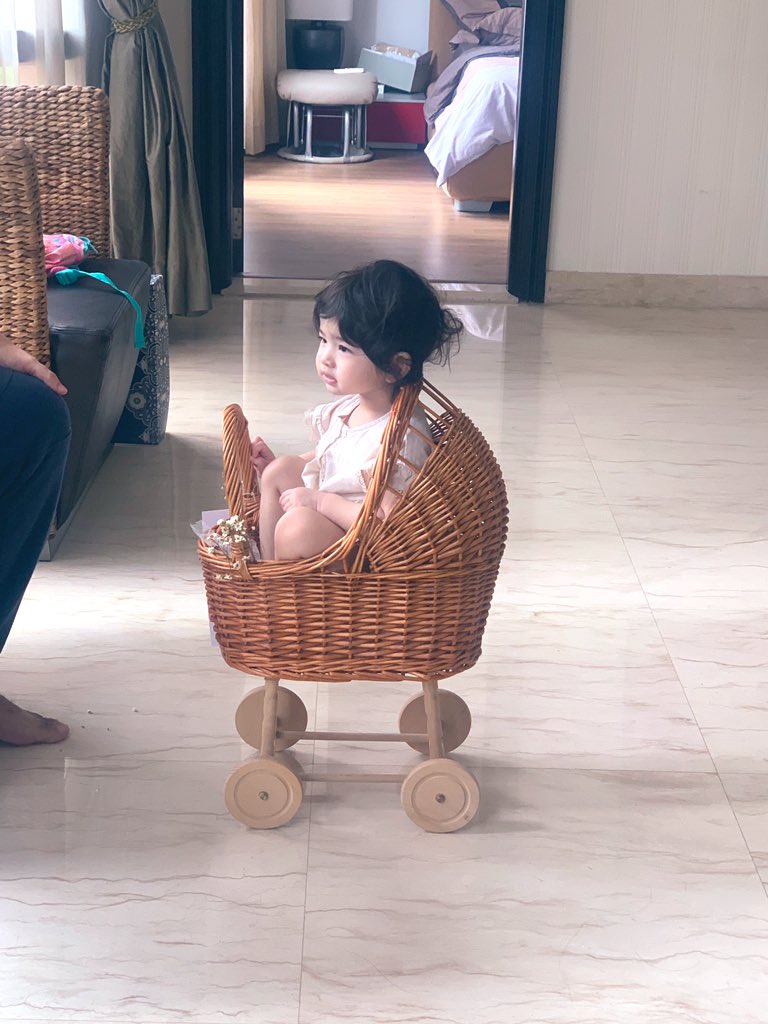 IzaraAishah's tweet photo. Masa pregnant I like to watch cat videos. Adui 😂 https://t.co/brakYPPkNR