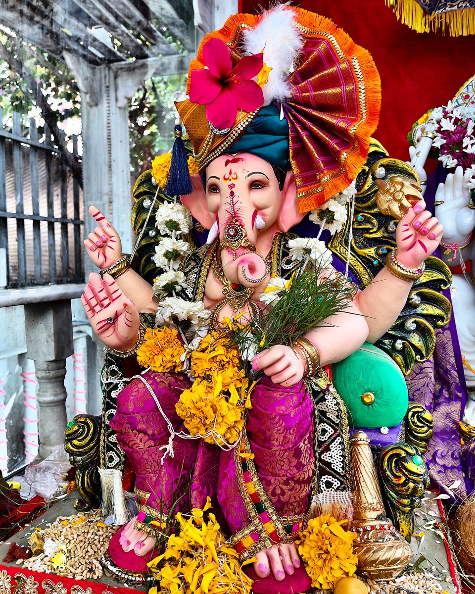 JatinBhhavsar's tweet photo. Ganpati Bappa Morya…. pudhchya varshi lavkar ya….. #ganeshvisarjan #Ganeshfestival #festival #pune #maharashtra #religios #shotoniphone12promax #apple #elephantgod https://t.co/9B2Gxywzxr