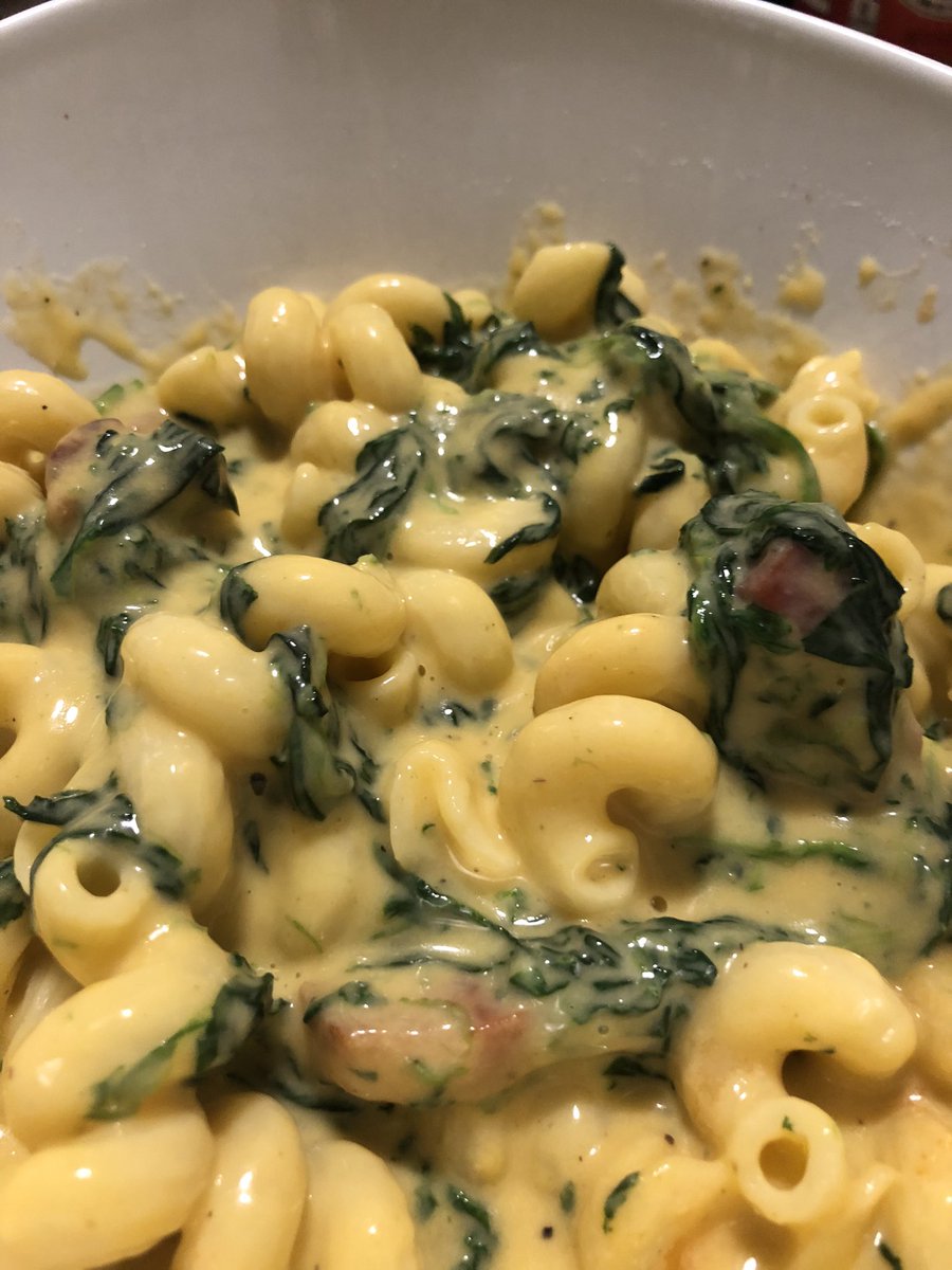 Felt inspired by Alton Brown’s stove top Mac and cheese… but then while making it i felt inspired by Elizabeth Ingram. @altonbrown @IngramElizabeth #qq