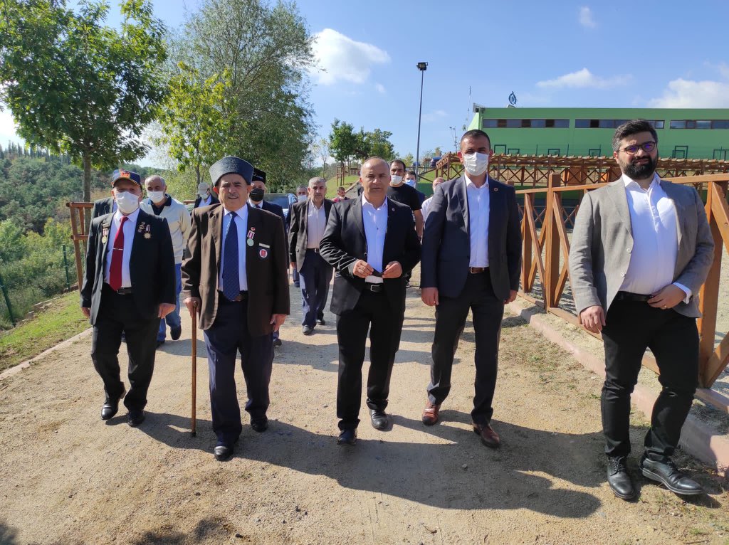 _MHP_sultangazi's tweet photo. İlçe Teşkilat Başkanımız Lutfi Gezeroğlu, Belediye Meclisi Üyemiz Yaşar Koçyiğit ve İlçe Yöneticilerimizden oluşan heyet İlçe Kaymakamlığımızın düzenlediği “Gaziler Günü” etkinliğine katıldılar. 

“Gazilerimiz yaşayan anıtlardır…” https://t.co/GzcixCsIq4