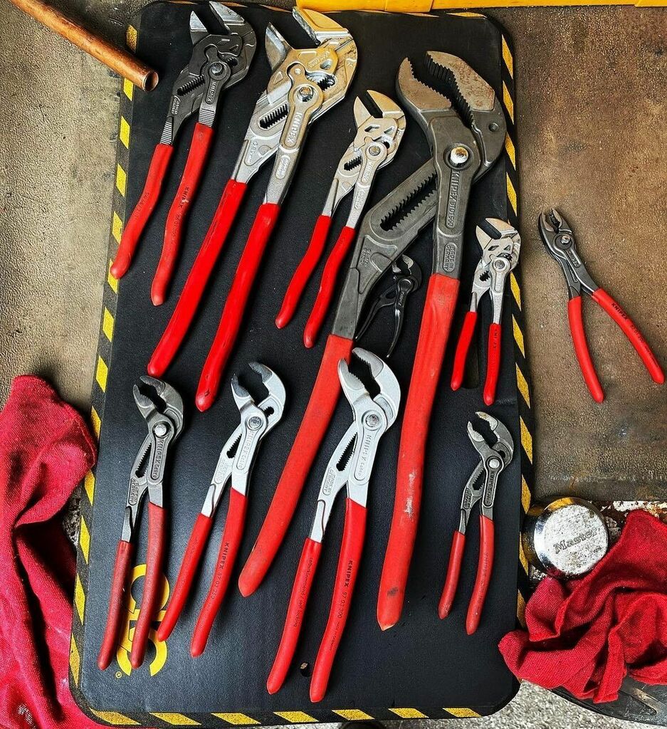 ToolsPremium's tweet photo. Posted @withregram • @pipefitter71 Having options is key. Having @knipex_official options takes it to another level. #knipex #knipexgang #pipefitter #hvaclife #chicago #windycity #usa #working #monday #keepsmebusy #boilerroom #steam #rooftop https://t.co/CZGdUgfRhI